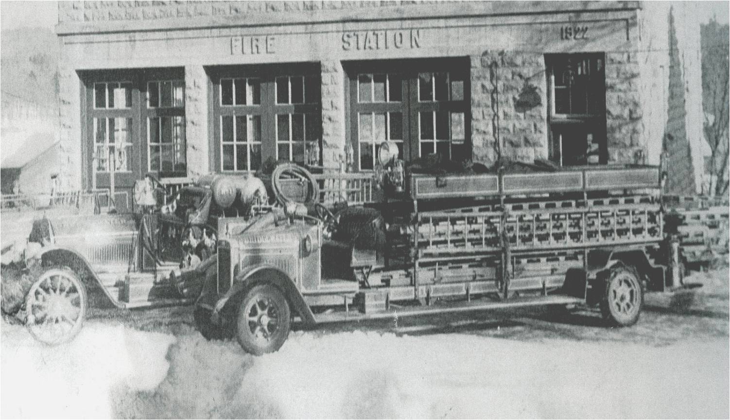 First_Motorized_Ladder_Truck